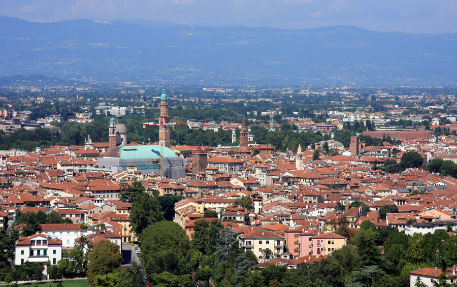 Italiano- Panorama del centro di Vicenza dal Monte Berico by Alessandro Vecchi